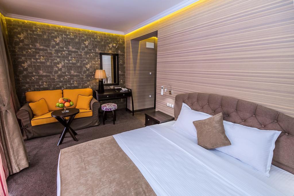 8 1/2 Art Guest House พลอฟดิฟ ห้อง รูปภาพ