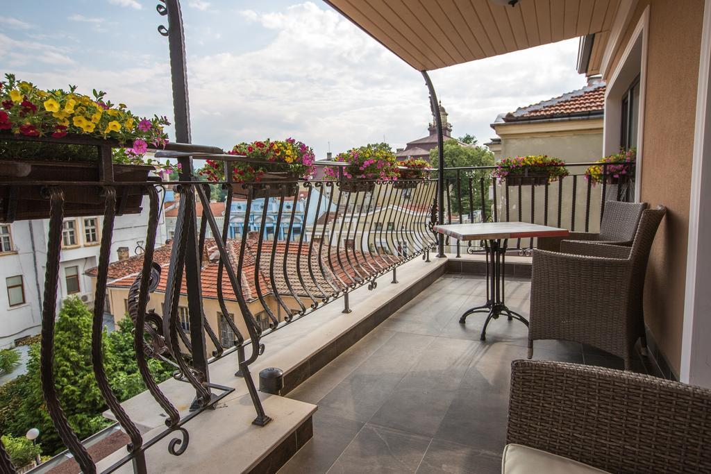 8 1/2 Art Guest House พลอฟดิฟ ห้อง รูปภาพ